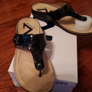 Anne Klein Sport Qual Thong Dandal 6.5